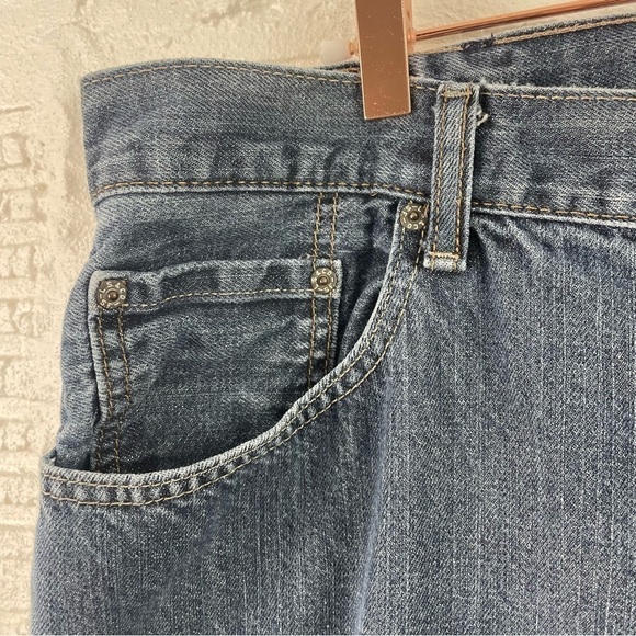 Levi's Men's Vintage 550 Relaxed Fit Medium Wash Jeans 100% Cotton 38X30 - Picture 3 of 15